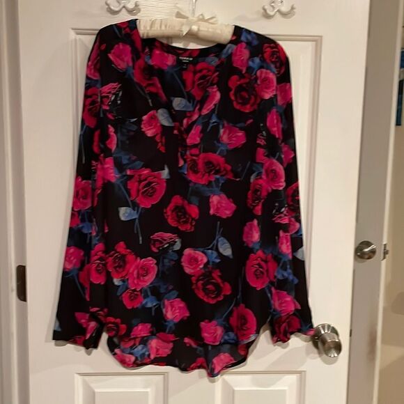 torrid Tops - Torrid Rose long sleeved blouse 🌹